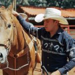 Bastidores da política e rodeio estratégico: ausência e o sentimento agridoce que redefine cenários
